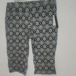 Preswick & Moore Petite, Rayon/Nylon cropped pants in size Large-P/34" waist NWT